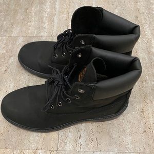 Kids (Youths) Black Unisex Timberland in black.